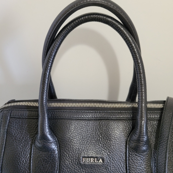 Like new!Furla Black Pebbled Leather Crossbody/Shoulder Bag - Picture 11 of 13